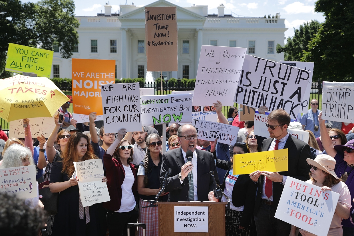 Tom Perez speaks at Trump protest